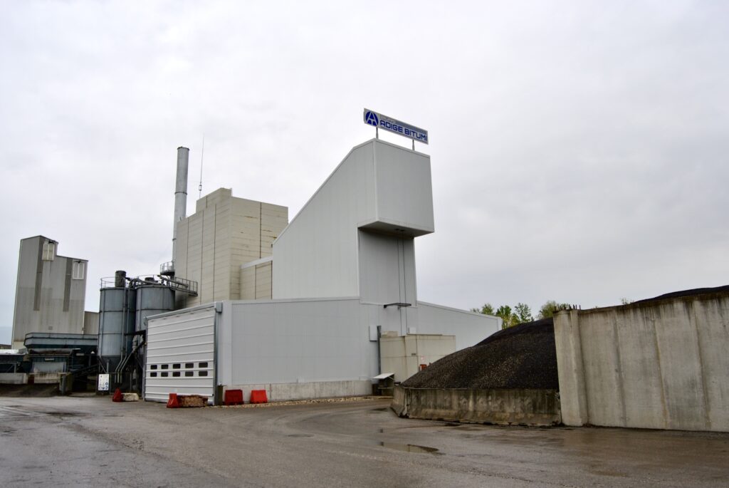Confinamento impianto produzione conglomerati bituminosi con tunnel di carico, Friola di Pozzoleone.