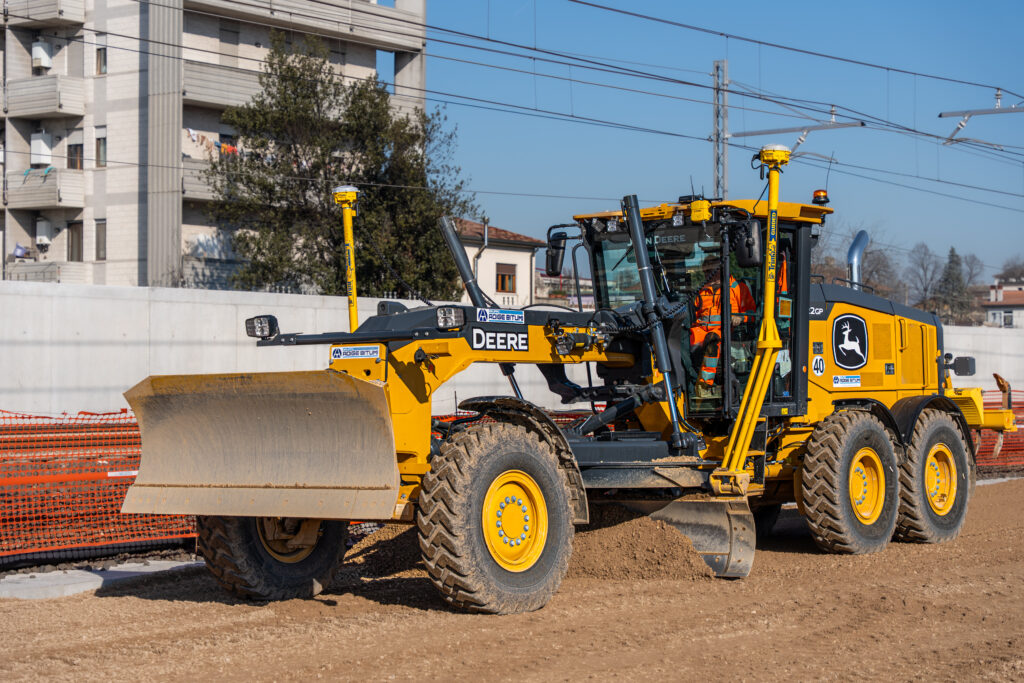 Gruppo Adige Bitumi Motor Grader John Deere 622GP