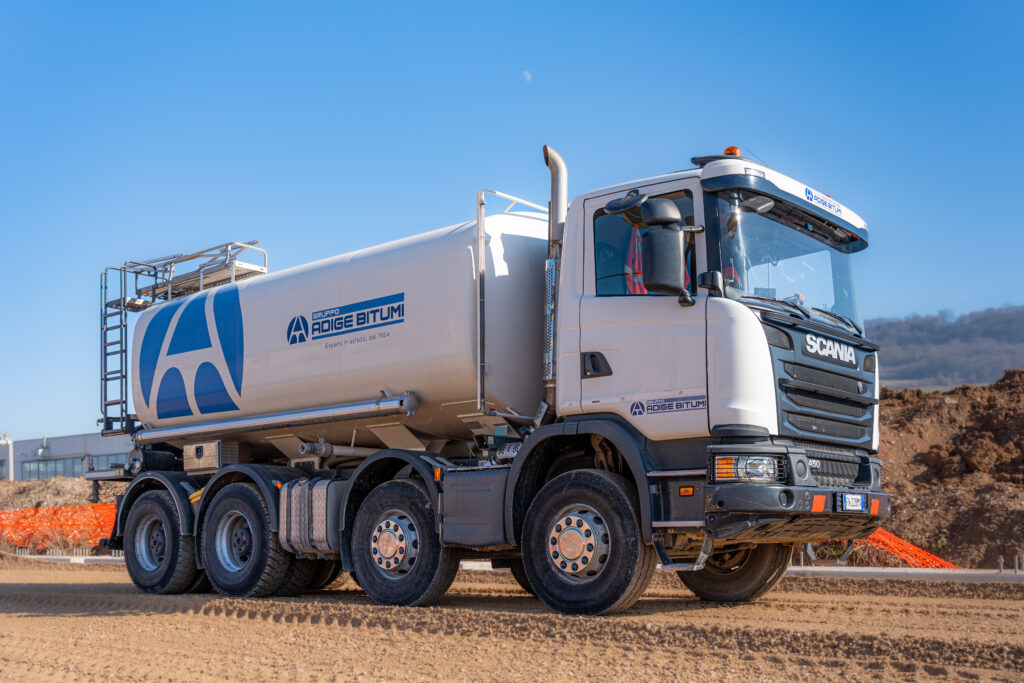 Gruppo Adige Bitumi Botte dell'acqua SCANIA G450 con cisterna RAVASINI 20.000 litri