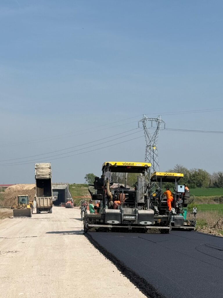 Gruppo Adige Bitumi a Castelnuovo del Garda (VR), stesa del sub-ballast.